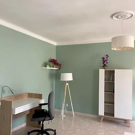 71m2 Two Bedrooms Apartment, 10 Minutes From Airport And Downtown, Free Parking Apartment *