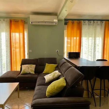 71m2 Two Bedrooms Apartment, 10 Minutes From Airport And Downtown, Free Parking Apartment *